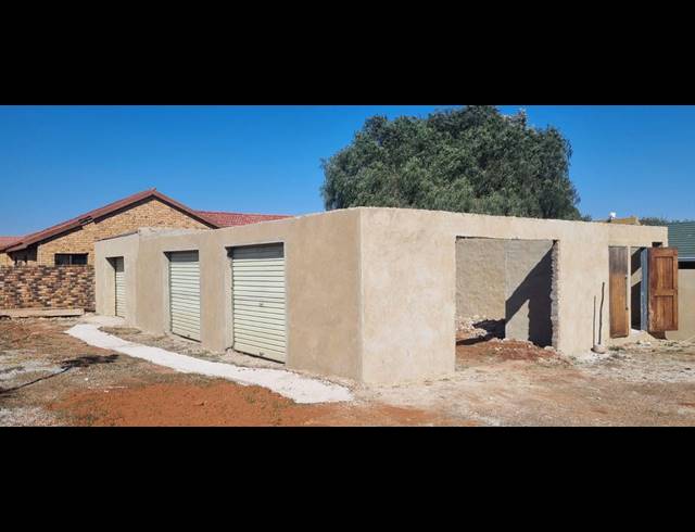 100M² WAREHOUSE TO LET IN GREENHILLS